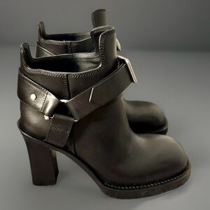 💰⬇️ BURBERRY 
Black Leather Ankle Boots 
Women's  US 7